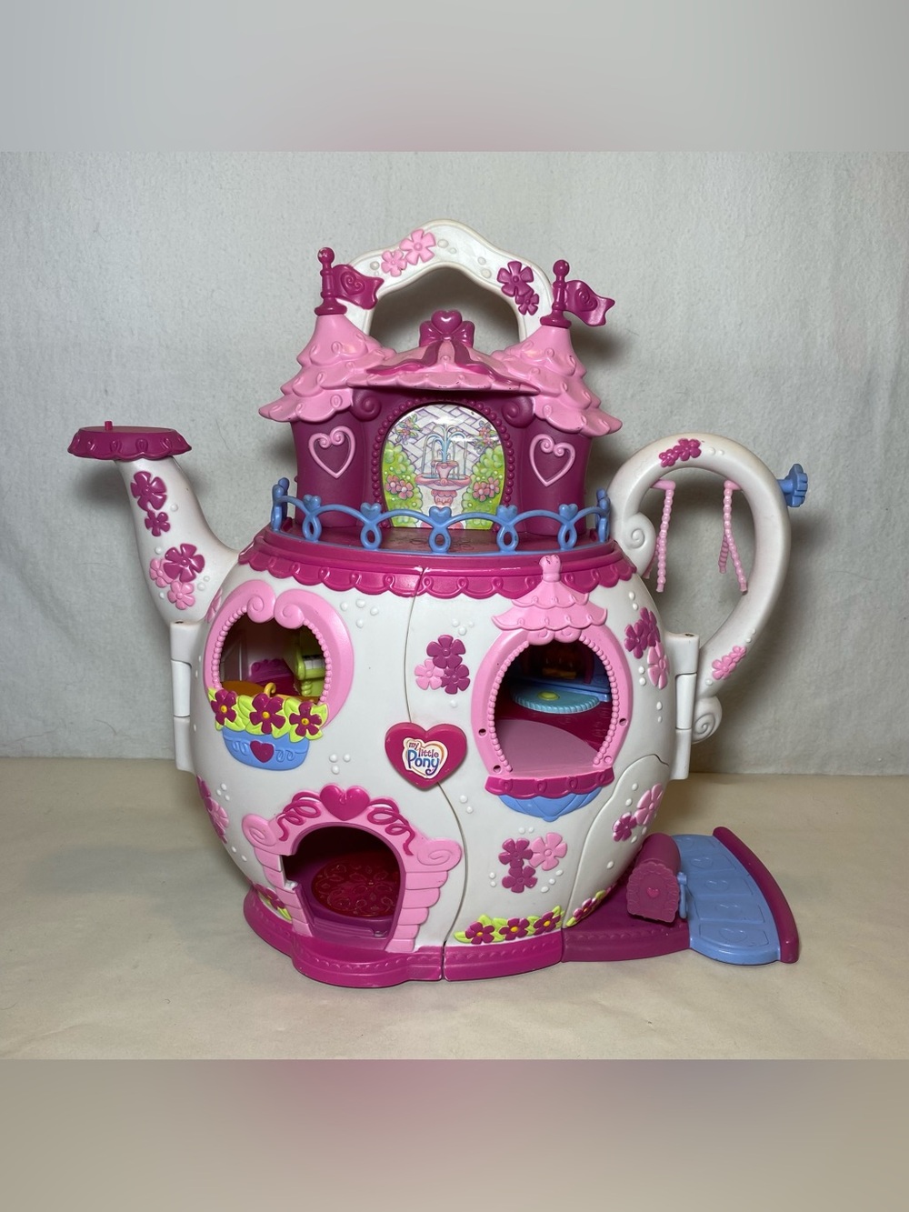 My Little Pony Ponyville Teapot Palace Playset Toy House 2006 Hasbro Vintage
